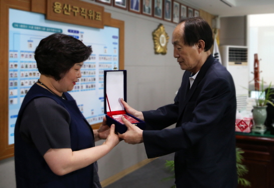 용산구의회 황금선 의원, 지방의정대상 수상