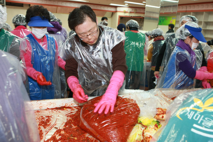 2010년 사랑의 김장나눔 행사 참석