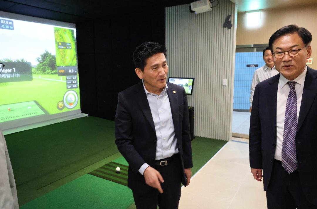 용산구의회, 용산 스크린 파크골프(삼각지점) 현장 라운딩 개최식 참석