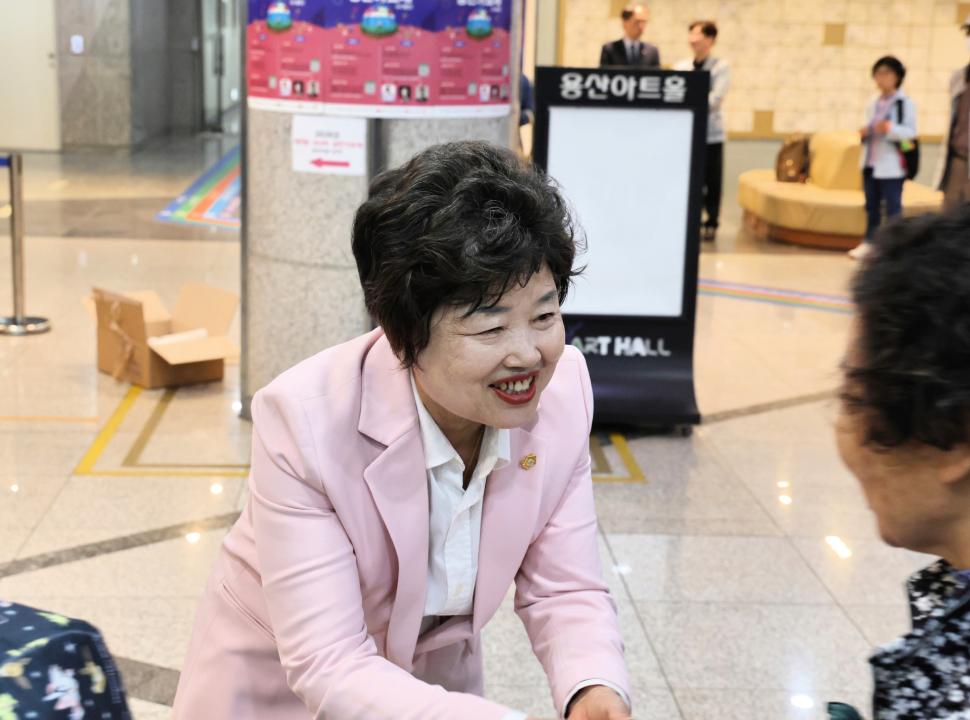 용산구의회, 제3회 시니어 낭만 가요제 참석