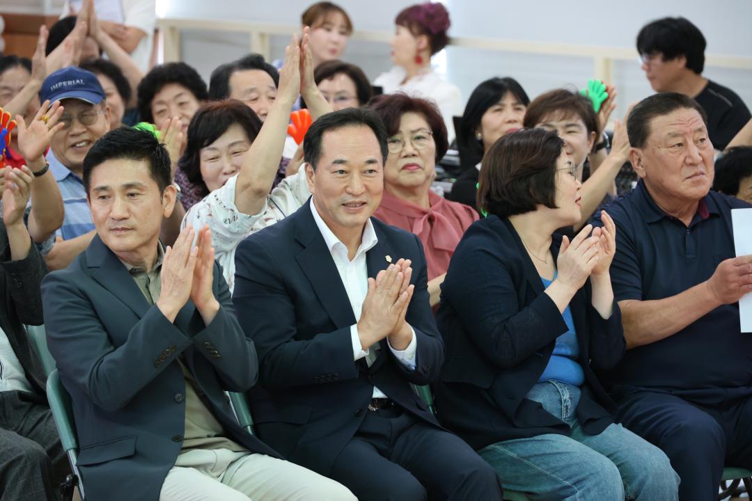 '용산구의회, 2025년 효창동 어르신 흥잔치 참석' 게시글의 사진(5) '245A2689.JPG'