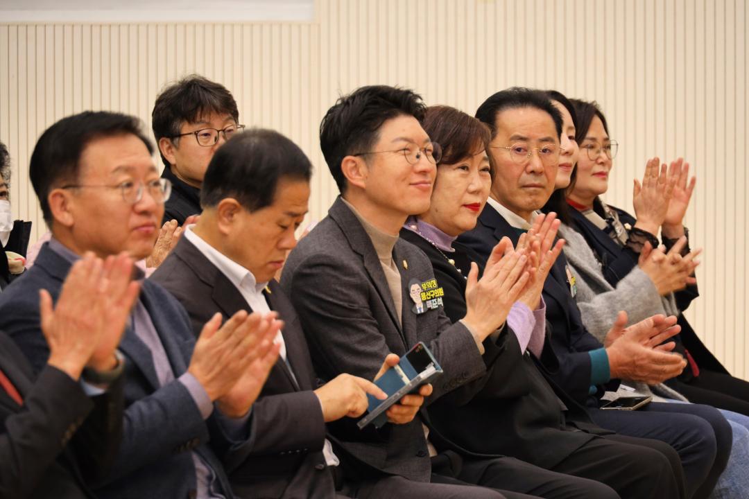 '용산구의회, 2025 사랑의 김장나눔 행사 참석[한강로동]' 게시글의 사진(6) '138A3513.JPG'