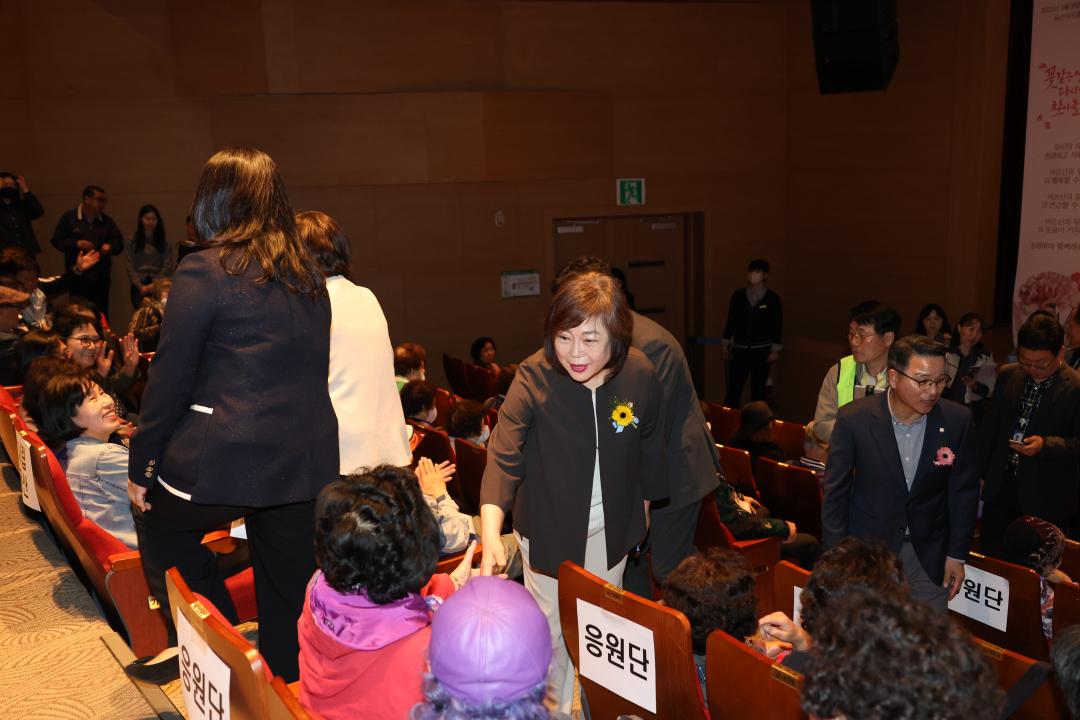'용산구의회, 2025년 어버이날 기념 『제2회 시니어 낭만가요제』 참석' 게시글의 사진(7) '245A8675.JPG'