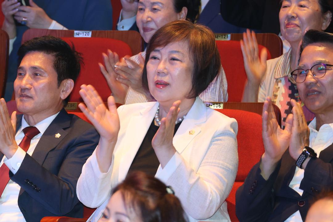 '용산구의회, 용산아트홀개관 15주년 미스&미스터 토크콘서트 참석' 게시글의 사진(12) 'COS2222245A3634.JPG'