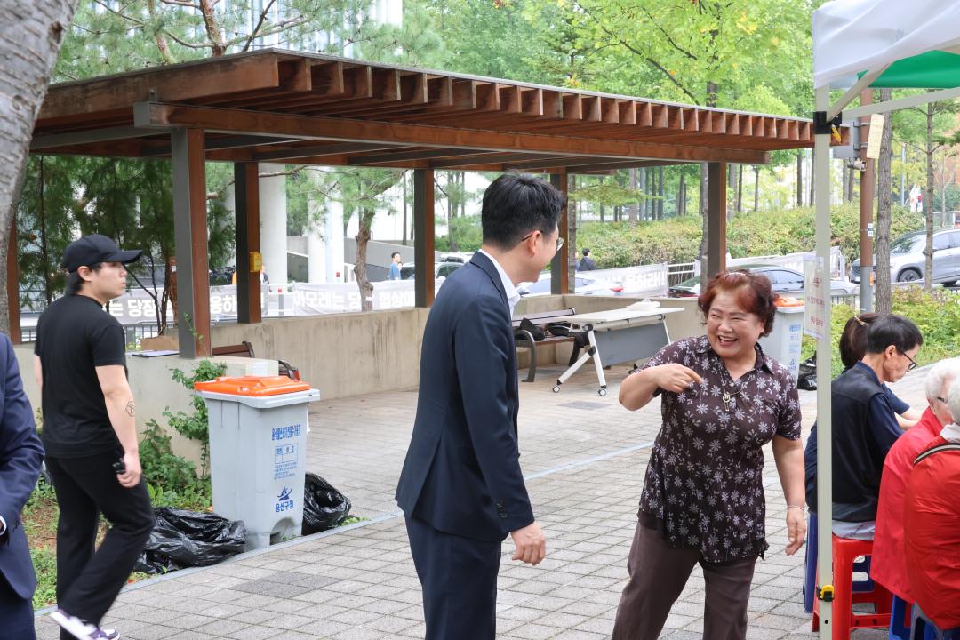 용산구의회, 한강로동 어르신들을 위한 사랑의 밥차 행사 참석