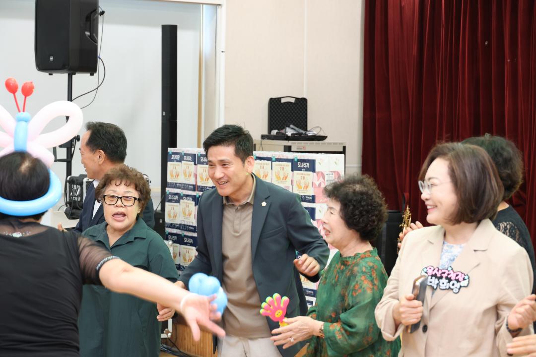 '용산구의회, 2025년 효창동 어르신 흥잔치 참석' 게시글의 사진(3) '245A2521.JPG'