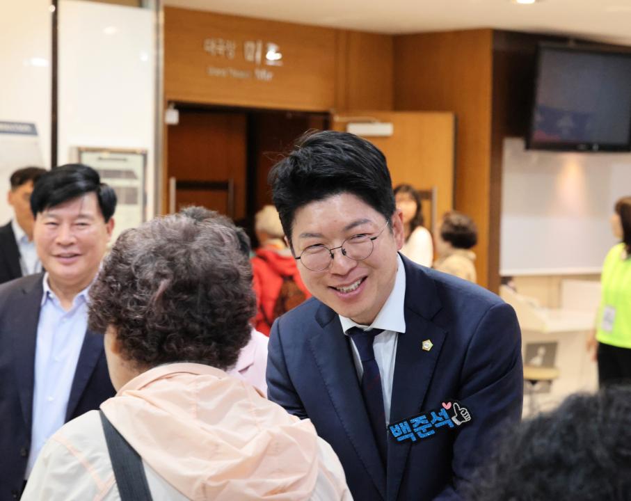 용산구의회, 제3회 시니어 낭만 가요제 참석