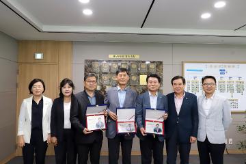 용산구의회 의회사무국 퇴임직원 기념패 수여